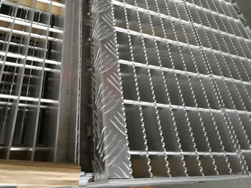 AG-9 Aluminum Safety Grating