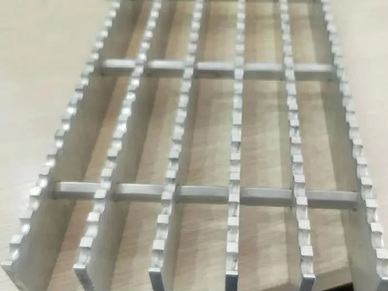 AG-7  Aluminum Serrated Welded Grating