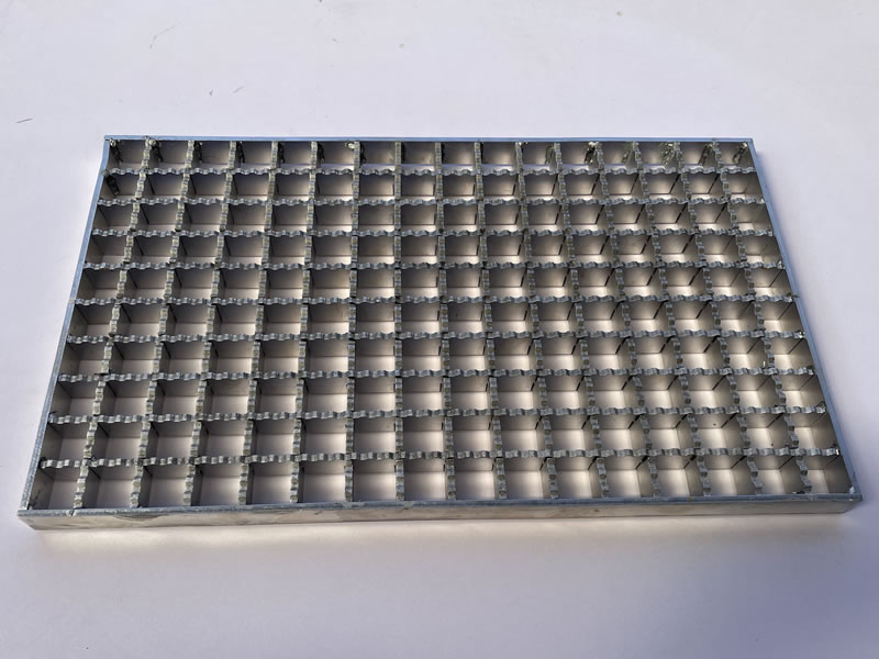 SWG-3 Pressure Welded Steel Grating Serrated Flat Bar Drain Cover